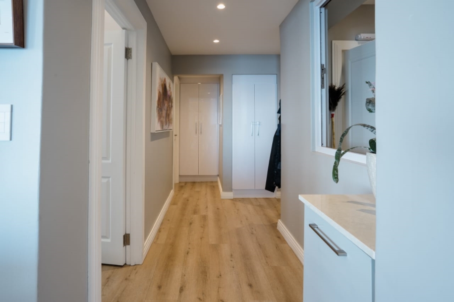 To Let 4 Bedroom Property for Rent in Sea Point Western Cape